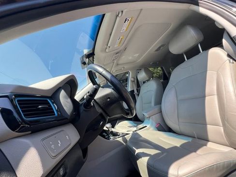 Used 2017 Kia Niro Touring FWD image 16