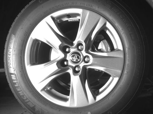 Used 2025 Toyota RAV4 XLE AWD/4WD image 25