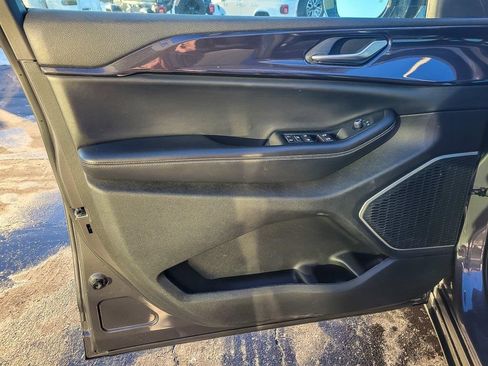 Used 2021 Jeep Grand Cherokee L Laredo image 18