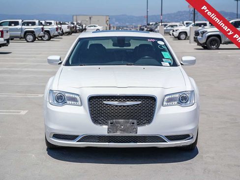 Used 2016 Chrysler 300 Limited RWD image 2