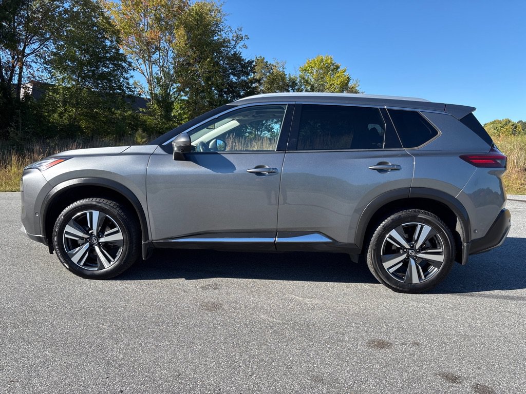 Used 2021 Nissan Rogue Platinum FWD image 2