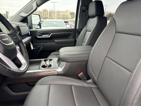 New 2026 GMC Sierra 2500 SLT w/ SLT Premium Package image 5