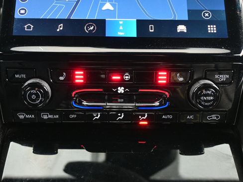 Used 2023 Jeep Grand Cherokee Limited image 21