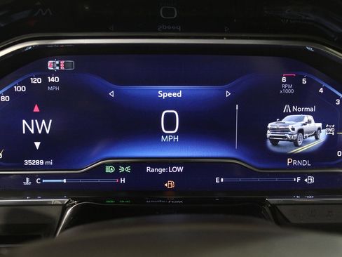 Used 2025 Chevrolet Silverado 3500 LT w/ Convenience Package image 9