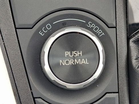 Used 2020 Toyota RAV4 LE image 25