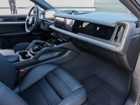 New 2025 Porsche Cayenne E-Hybrid Coupe image 27