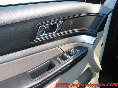 Used 2018 Ford Explorer 4WD image 3