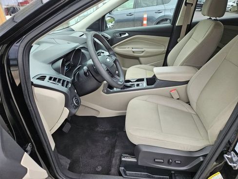 Used 2017 Ford Escape SE w/ Equipment Group 201A AWD/4WD image 17