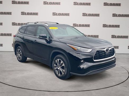 Used 2023 Toyota Highlander XLE AWD/4WD image 7