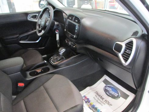 Used 2025 Kia Soul LX w/ LX Technology Package image 26