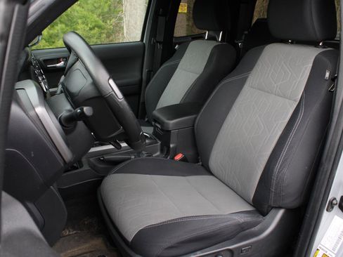 Used 2021 Toyota Tacoma TRD Off-Road w/ TRD Premium Off Road Package AWD/4WD image 15