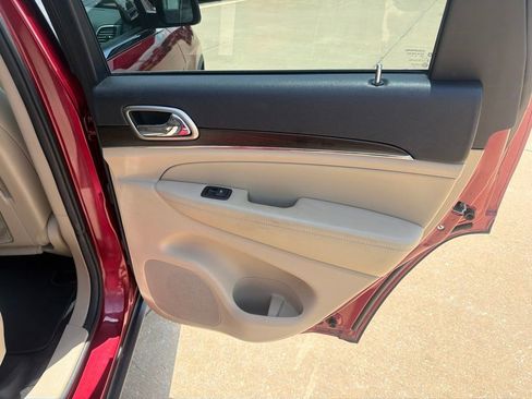 Used 2014 Jeep Grand Cherokee Limited w/ Trailer Tow Group IV AWD/4WD image 32