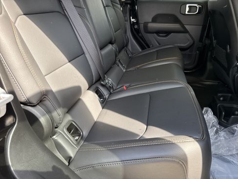 New 2025 Jeep Gladiator Sport AWD/4WD image 9