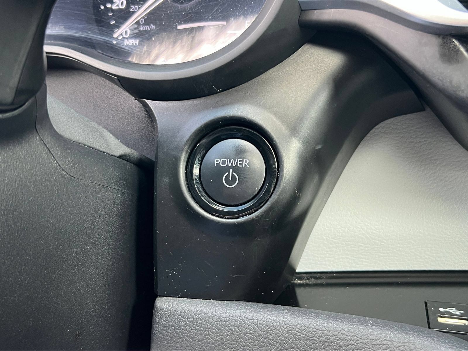 Used 2025 Toyota Sienna XLE FWD image 25