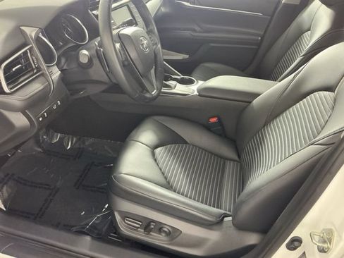 Used 2020 Toyota Camry SE FWD image 8