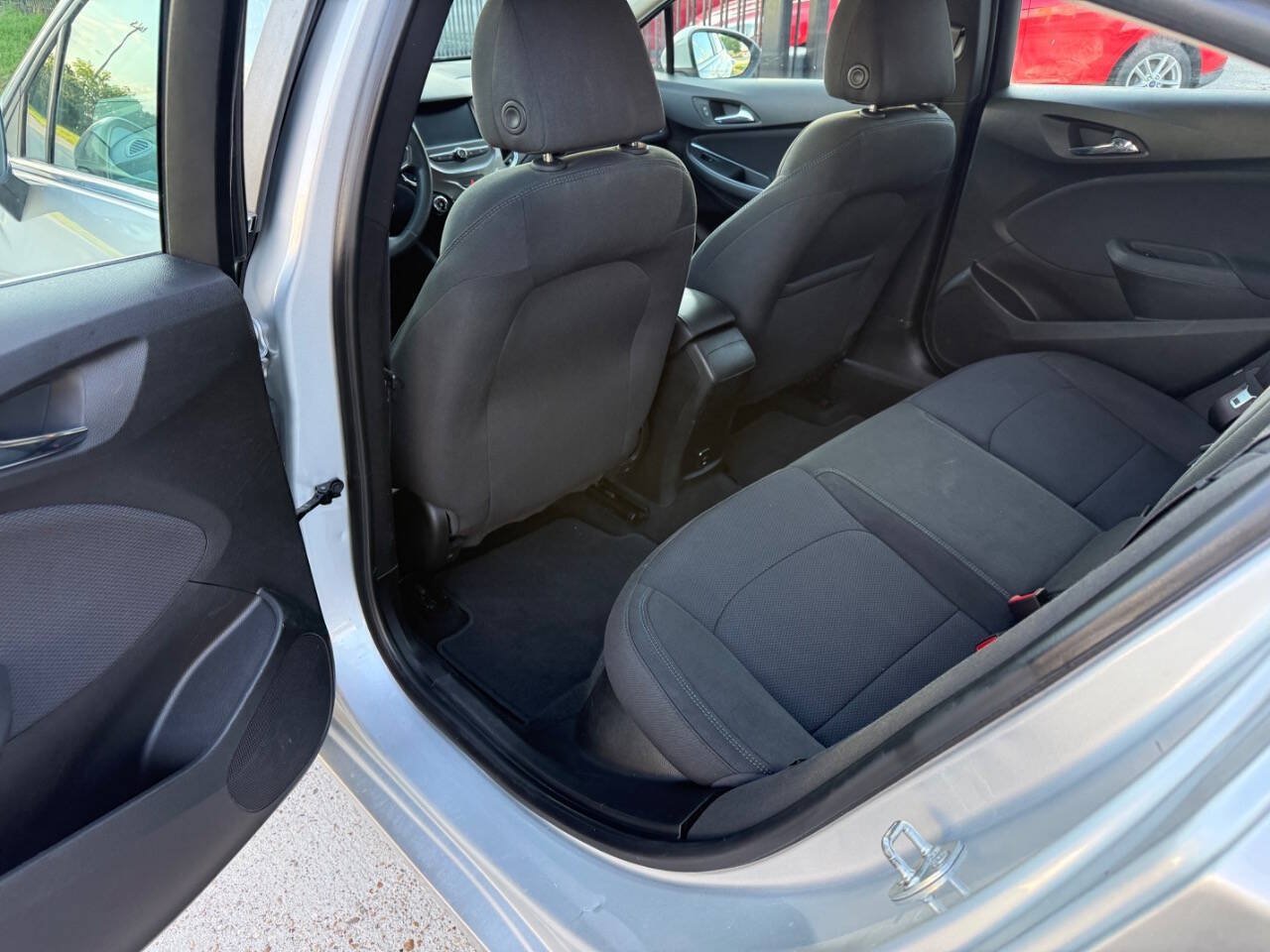 Used 2017 Chevrolet Cruze LT w/ Convenience Package FWD image 8