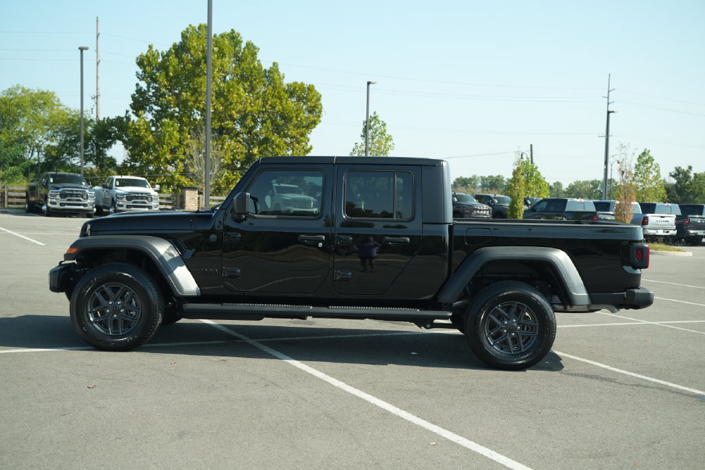 New 2026 Jeep Gladiator Sport AWD/4WD image 4