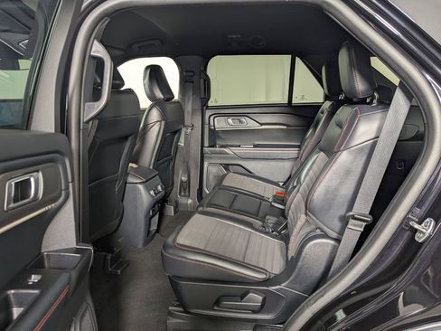 Used 2025 Ford Explorer ST-Line w/ ST-Line Street Pack image 27