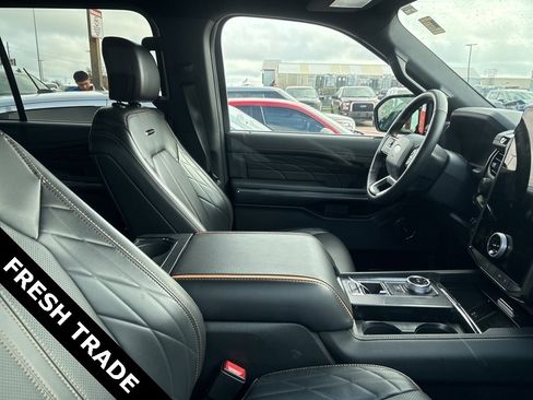 Used 2024 Ford Expedition Platinum image 5