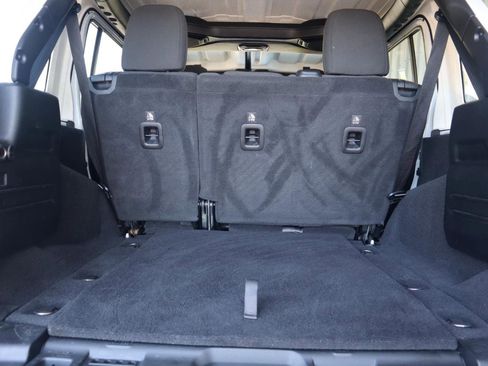 Used 2018 Jeep Wrangler Unlimited Sport S AWD/4WD image 46
