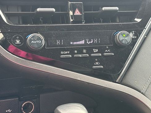 Used 2024 Toyota Camry SE image 13