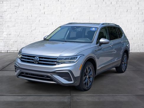 Certified 2023 Volkswagen Tiguan SE FWD image 4