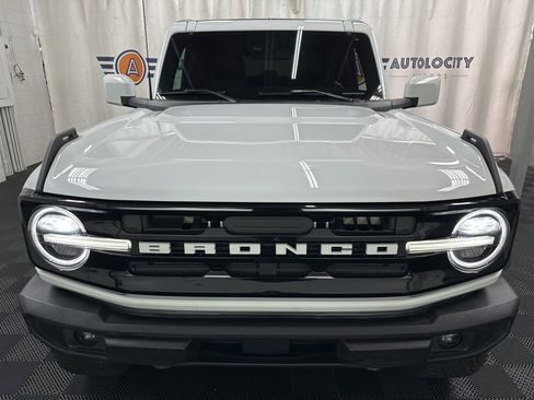 Used 2024 Ford Bronco Outer Banks w/ Sasquatch Package AWD/4WD image 3