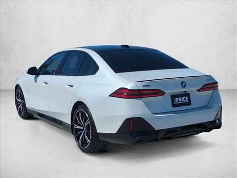 Used 2025 BMW 550e xDrive w/ Premium Package image 8