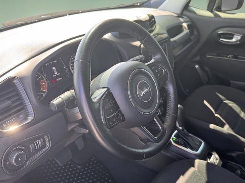 Used 2020 Jeep Renegade Latitude w/ Cold Weather Group image 20