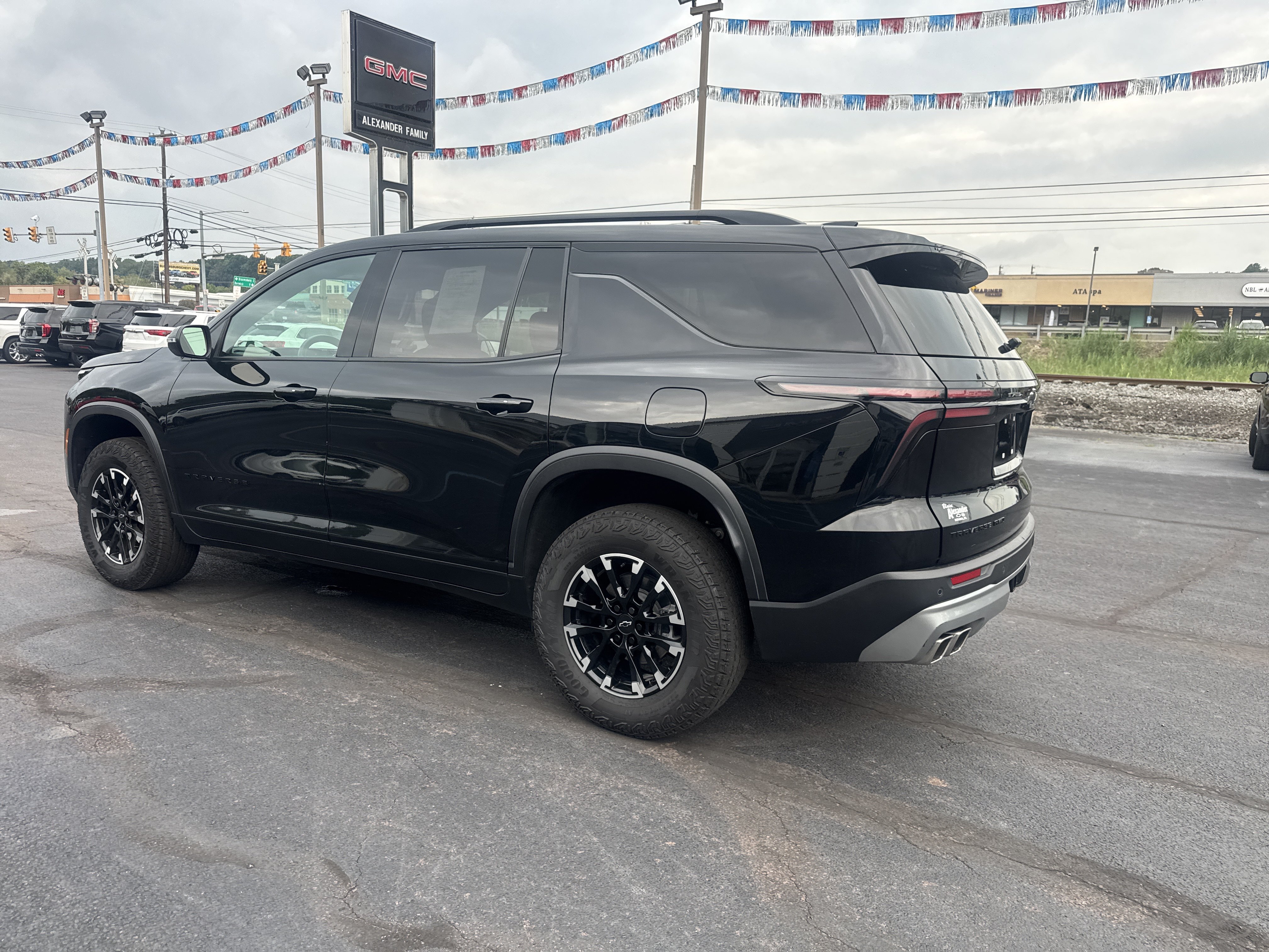 Used 2025 Chevrolet Traverse Z71 AWD/4WD image 6