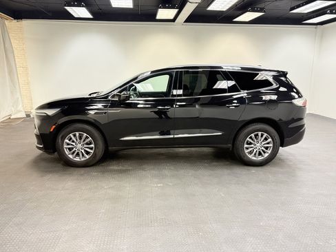Used 2023 Buick Enclave Essence image 2