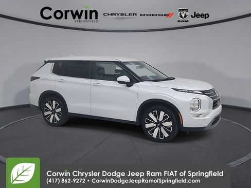 Used 2025 Mitsubishi Outlander SE FWD image 1