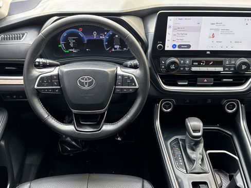 Used 2024 Toyota Grand Highlander Limited image 13