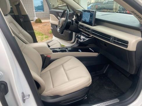 Used 2025 Lincoln Corsair FWD w/ Equipment Group 101A image 29