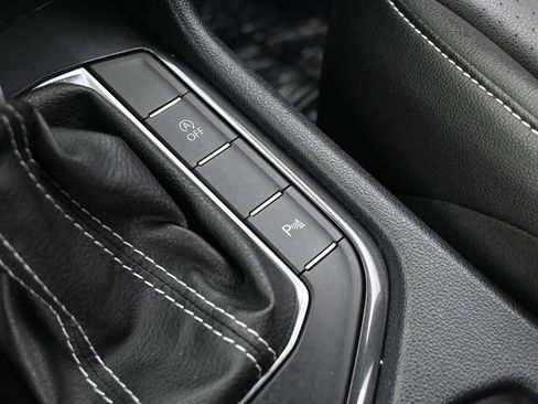 Used 2022 Volkswagen Tiguan SE R-Line image 30