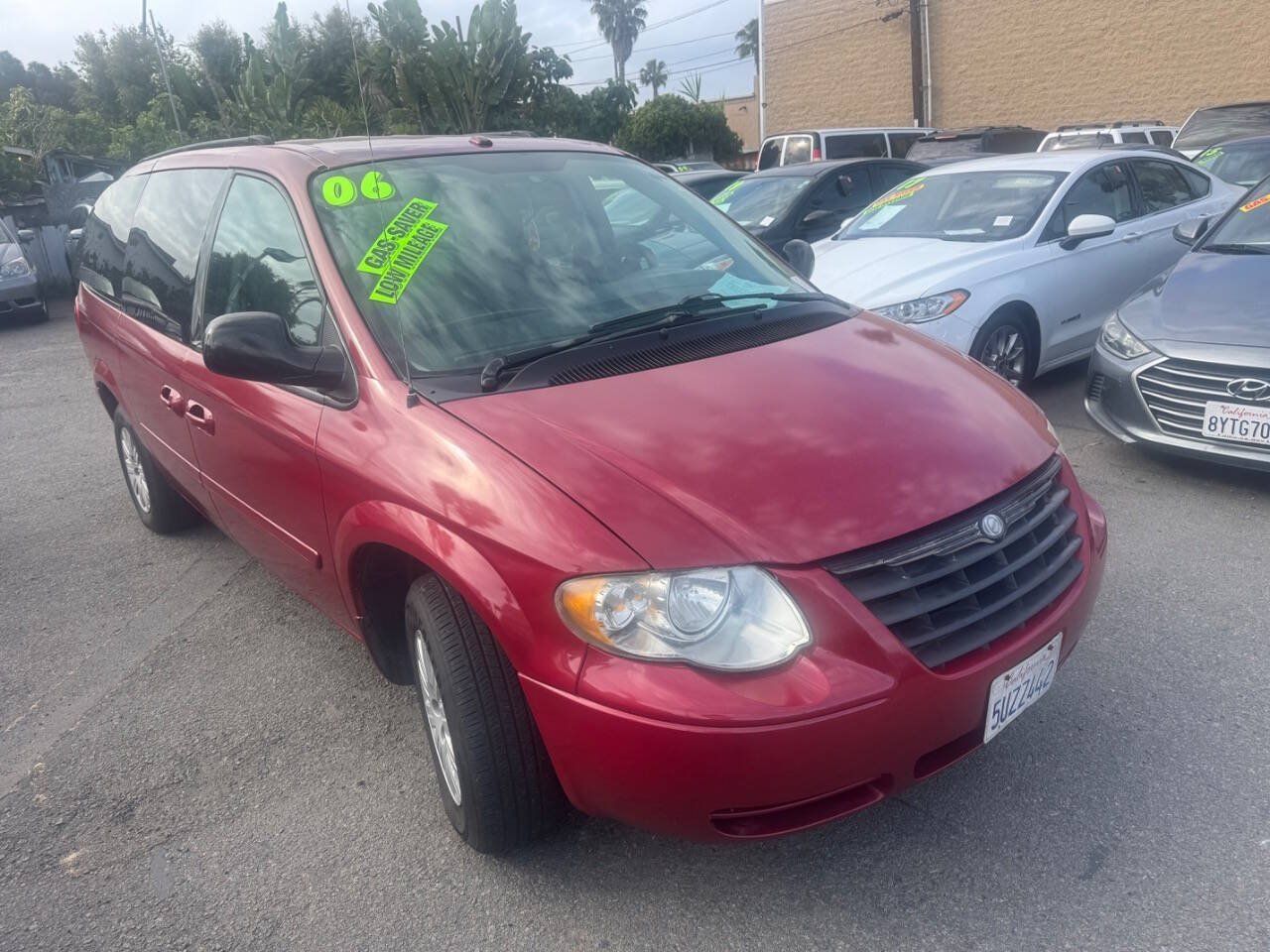 Used 2006 Chrysler Town & Country LX w/ Popular Equipment Group II FWD image 1