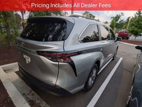 Certified 2024 Toyota Sienna XLE FWD image 8