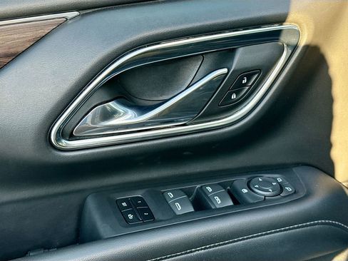 Used 2023 Chevrolet Suburban LT image 17