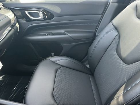 New 2026 Jeep Compass Latitude image 12