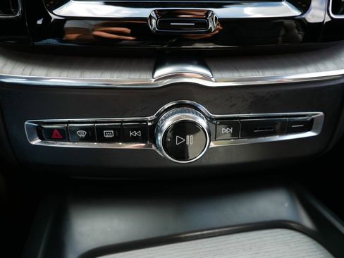 Certified 2025 Volvo XC60 B5 Plus AWD/4WD image 20