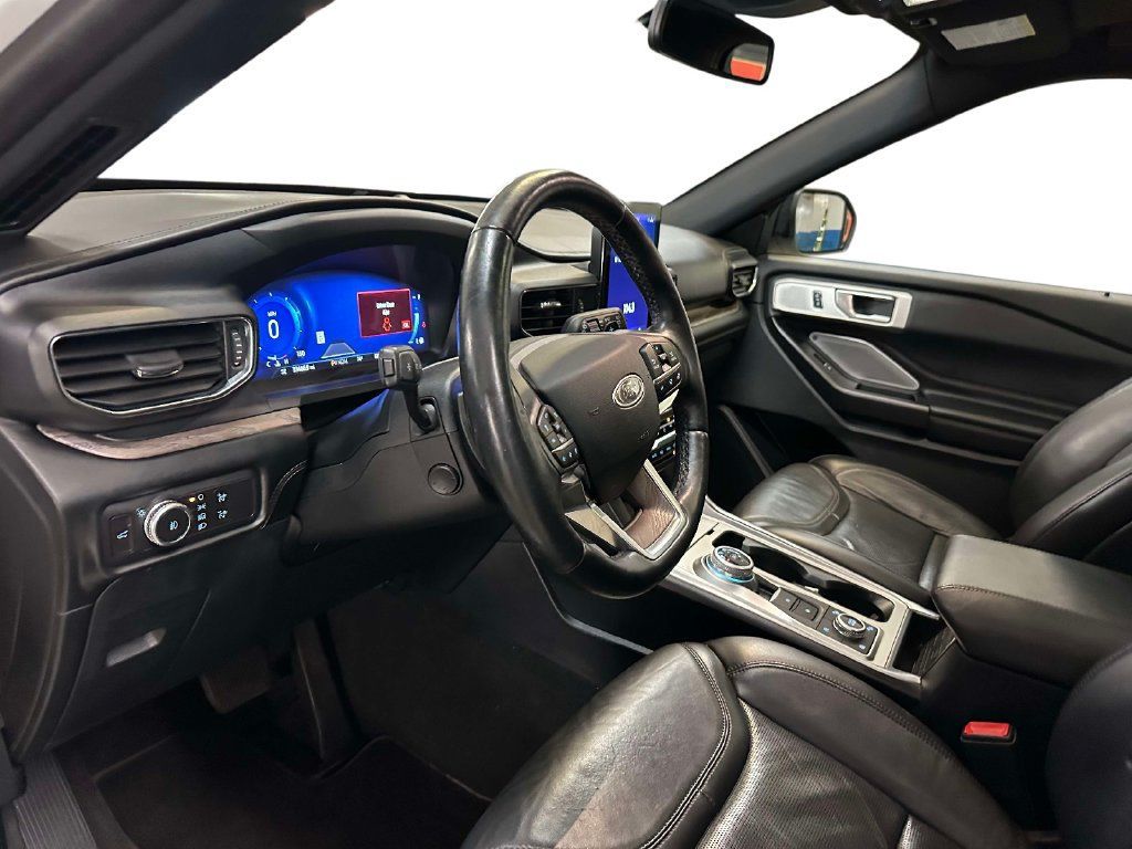 Used 2020 Ford Explorer Platinum w/ Premium Technology Package AWD/4WD image 17