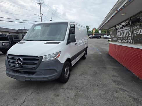 Used 2022 Mercedes-Benz Sprinter 1500 image 5