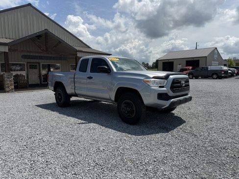 Used 2017 Toyota Tacoma SR RWD image 4