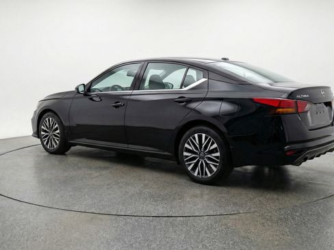 Used 2025 Nissan Altima 2.5 SV image 6