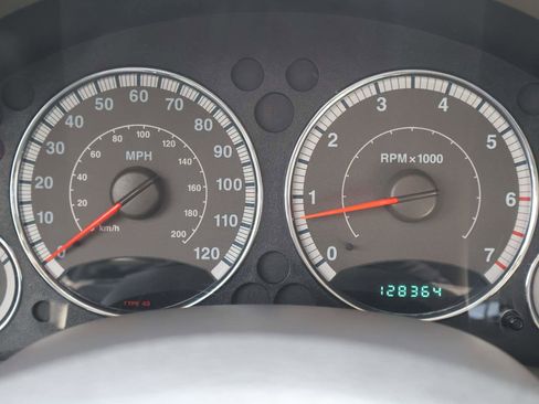 Used 2005 Jeep Liberty Limited AWD/4WD image 11