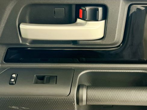 Used 2013 Toyota FJ Cruiser 4WD image 31