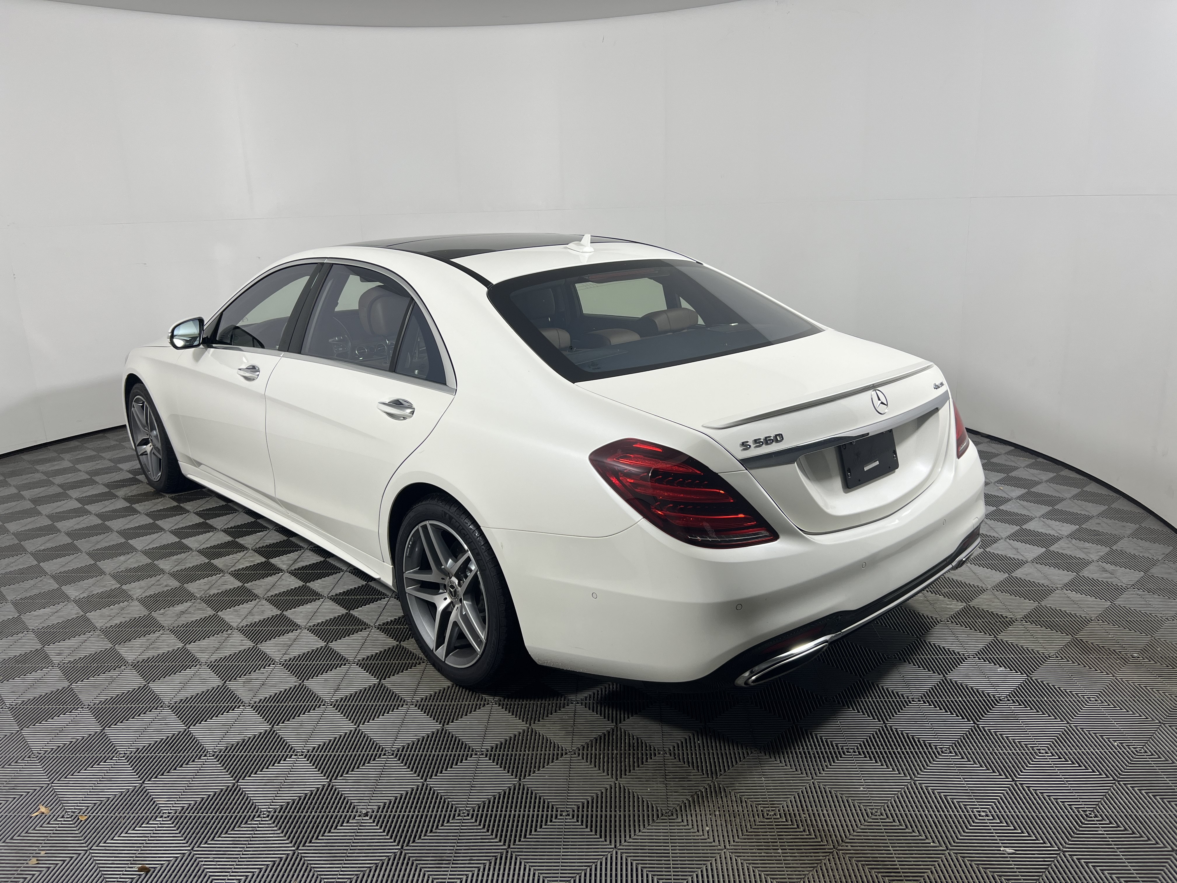 Used 2019 Mercedes-Benz S 560 4MATIC Sedan image 3