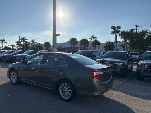 Used 2012 Toyota Camry image 3