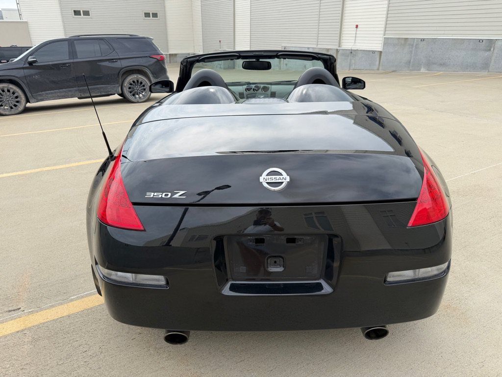 Used 2006 Nissan 350Z Grand Touring RWD image 4