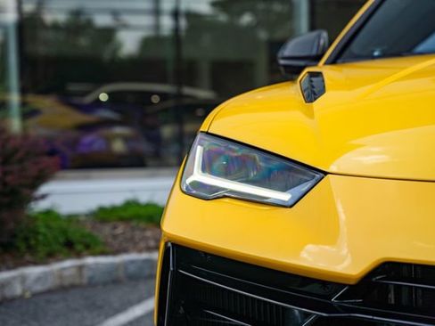 Used 2024 Lamborghini Urus Performante AWD/4WD image 6